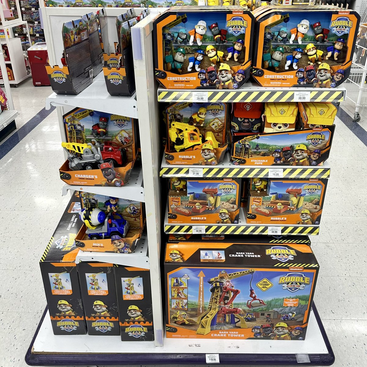 T3XACAN0's tweet image. NEW! Rubble &amp;amp; Crew (Preschool) Toys 🐶🛠️🦺🚧🏗
📸: TAKEN: OCTOBER 22, 2023
📌: POST: MARCH 10, 2024
#toysruscanada #sherway #spinmaster #spinmastertoys #nickelodeon #rubbleandcrew #preschool #4way #racetrack #merchandising