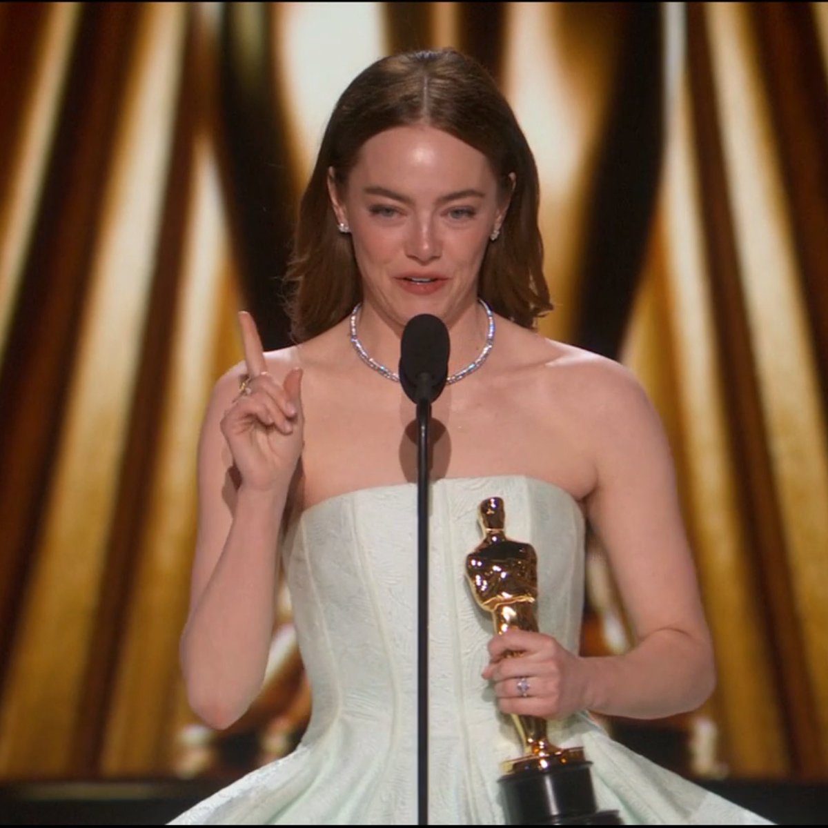 nefra 🪩 tweet media