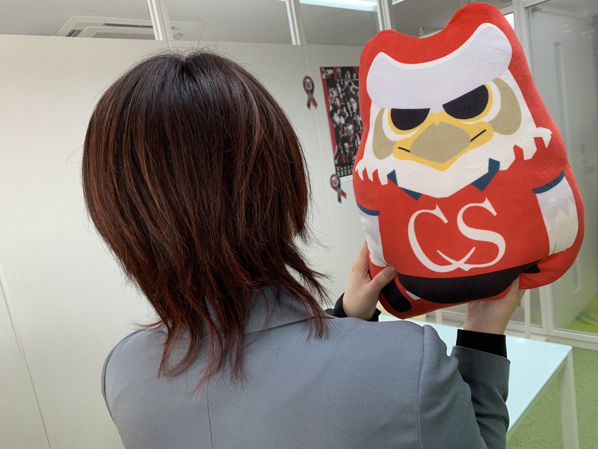 hokkai_support's tweet photo. 昨日は、 #北海道コンサドーレ札幌 のホーム開幕戦だったね✨

中の人、気合い入れて応援するために髪色も少し赤っぽくしてみ���ら、想像以上に赤黒になったポ🐯
（近々、黒っぽく染め直します💦）

次節もホーム😠
応援頑張ります‼️
今シーズン初勝利楽しみにしてます🔥

 #consadole https://t.co/7HuUuE6FhB