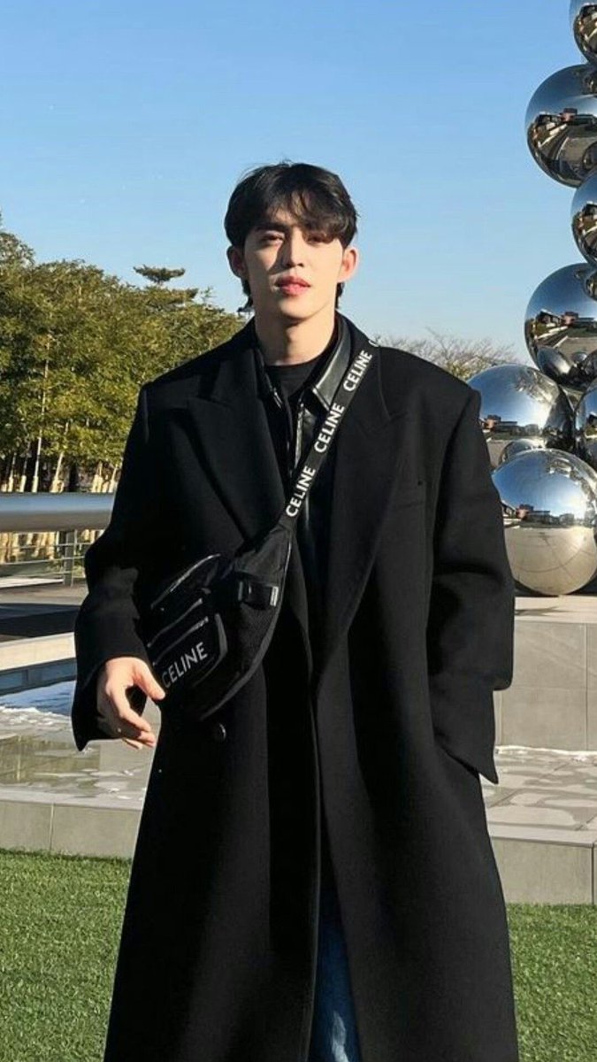 kkmaxyz's tweet photo. posting this in honor of fashion week 2024 coming to an end lol my fashion pegs growing up were always alexa chung, the olsen twins, carrie season 3 onwards of SATC, the estrada twins until recently when 13 boys became part of the blueprint! 💘✨ https://t.co/U54hVRM3rx