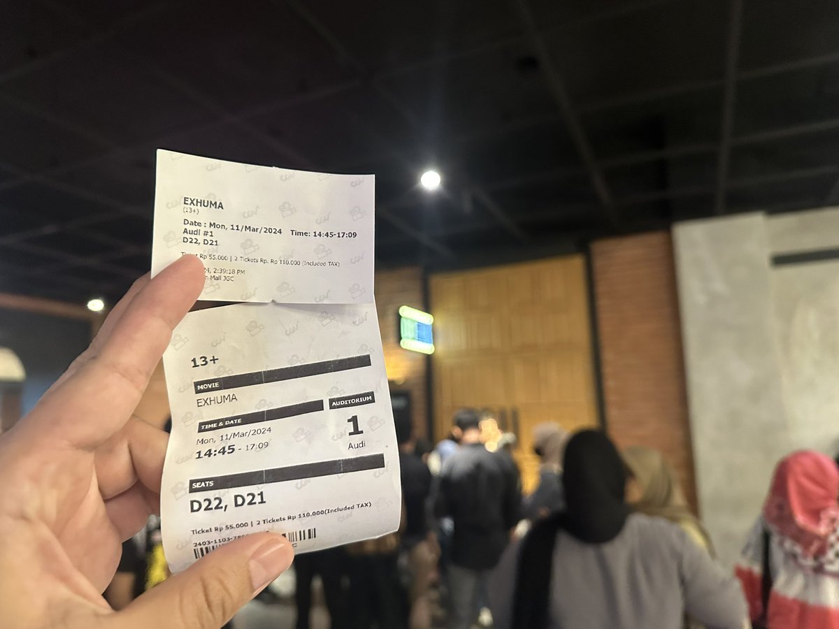 goes_tap's tweet photo. Fak baru kali ini nonton studionya ga siap. Mana diundurnya lama banget fak lah. Tambah udah beli popcorn dan minum @CGV_ID aeon JGC ga bener. Gimana nih @CGV_ID https://t.co/ieoFKCbcqr