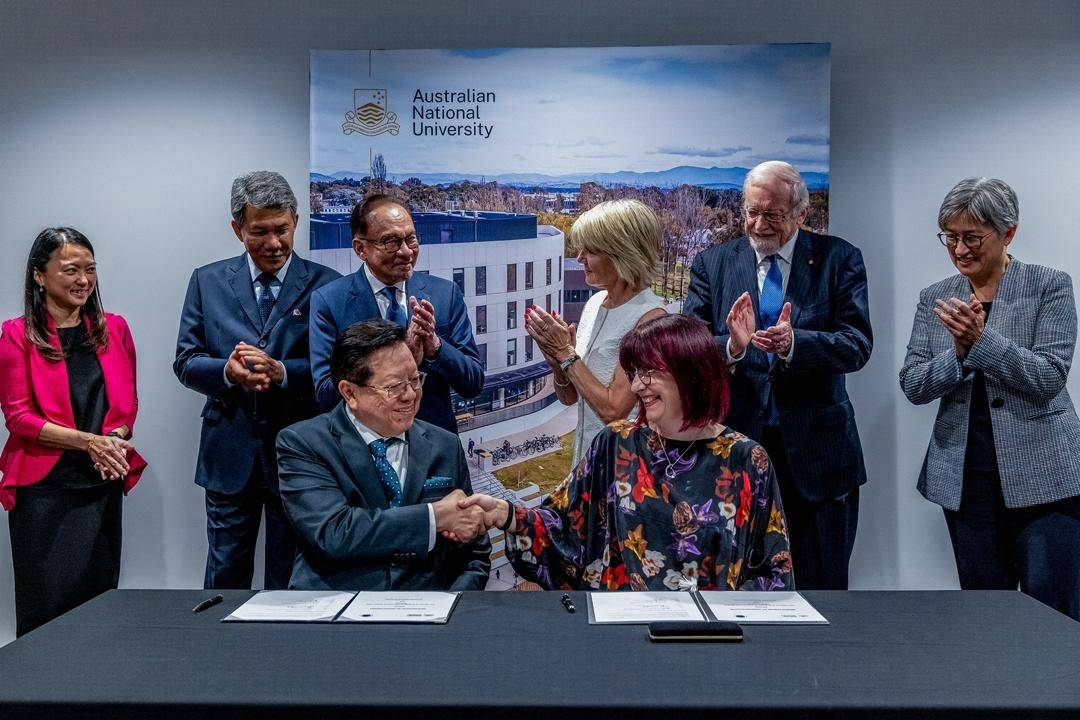 Our chairman @Professor_Faiz & Prof Helen Sullivan, dean of @ANUasiapacificANU, inked an MoU, last week. The MoU signifies the spirit of the Comprehensive Strategic Partnership between Malaysia & Australia, aimed at fostering collaboration & policy-relevant cooperation.