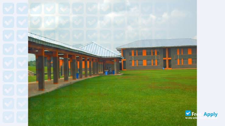 pmgalance's tweet photo. Joseph KABILA est le seul président de la RDC qui a construit une université depuis l’accession du pays à l’indépendance.

[L’université de KINDU, construite par l’État congolais, et dispose des bâtiments modernes conformes aux standards internationaux.]

Coût : 5 millions https://t.co/bWma3FWZbh