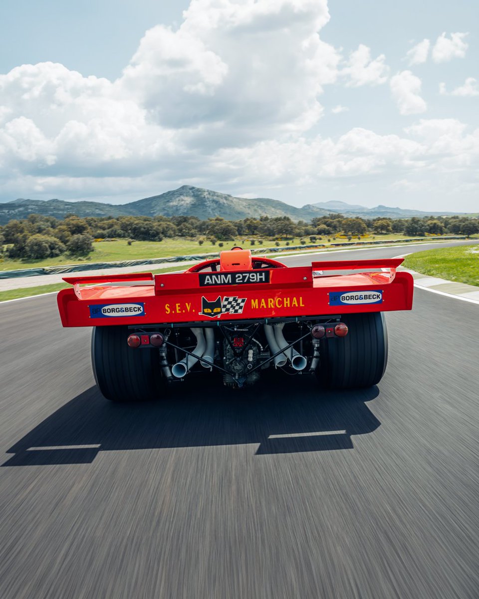 ascari_club's tweet photo. The intoxicating scent of petrol fills the air, accompanied by the roaring symphony of the 512M’s V12 echoing through the curves.

#Ferrari #512M #Ascari #AscariClub #CircuitoAscari https://t.co/dXDgjoVh8D