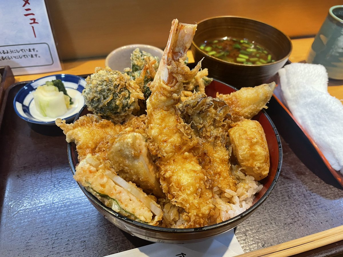 takaslowpace's tweet photo. 今日の昼飯

YouTubのまかないチャレンジで

有名な河原のあべさんで

天丼を美味しく頂きました😄

https://t.co/LOykXaBStV

＃天丼
＃まかないチャレンジ https://t.co/QuLksXSwB0