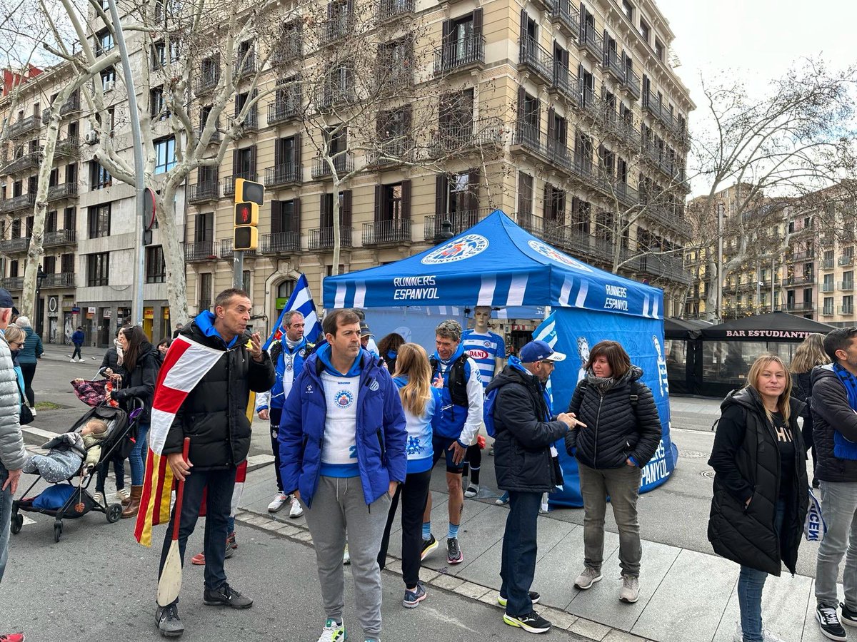 I per tancar el cap de setmana, una vintena de <a href="/RunnersEspanyol/">Runners Espanyol</a> han participat a la <a href="/maratobarcelona/">Zurich Marató Barcelona</a> on han tingut un punt d’animació per tots els corredors. #rcde #FCPE