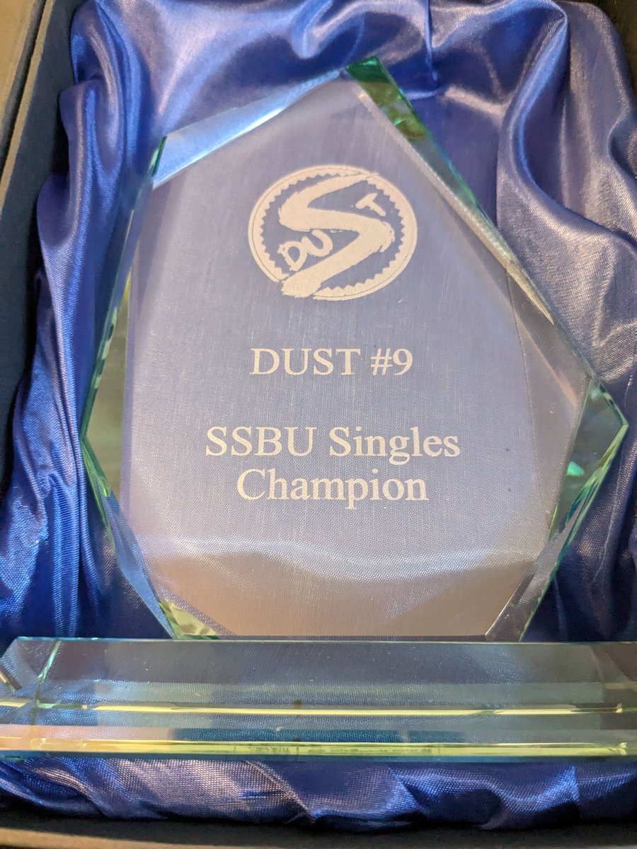 DUST_official_'s tweet photo. Auch wenn es zu Dust#9 eher chilliger zugehen wird, erwartet dem Champion einen Pokal den man sich in seine (leere) Smash Vitrine stellen kann.
Wer also auch endlich seine zukünftigen/ jetzigen Partner beeindrucken mag, ihr könnt euch immer noch anmelden um mit zu battlen! https://t.co/yWL5KvgbfI