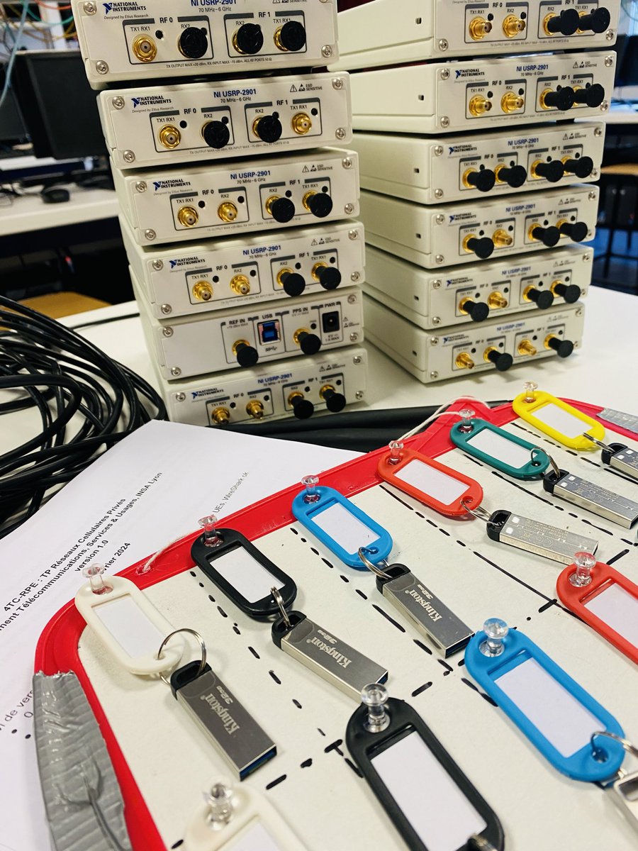 _fval_'s tweet image. On ne va pas dire qu’il y’a de la pression ce matin en #TC @insadelyon … mais on va dire que c’est notre tout premier TP de Réseaux Cellulaires Privés avec @srsRANProject 🥳
