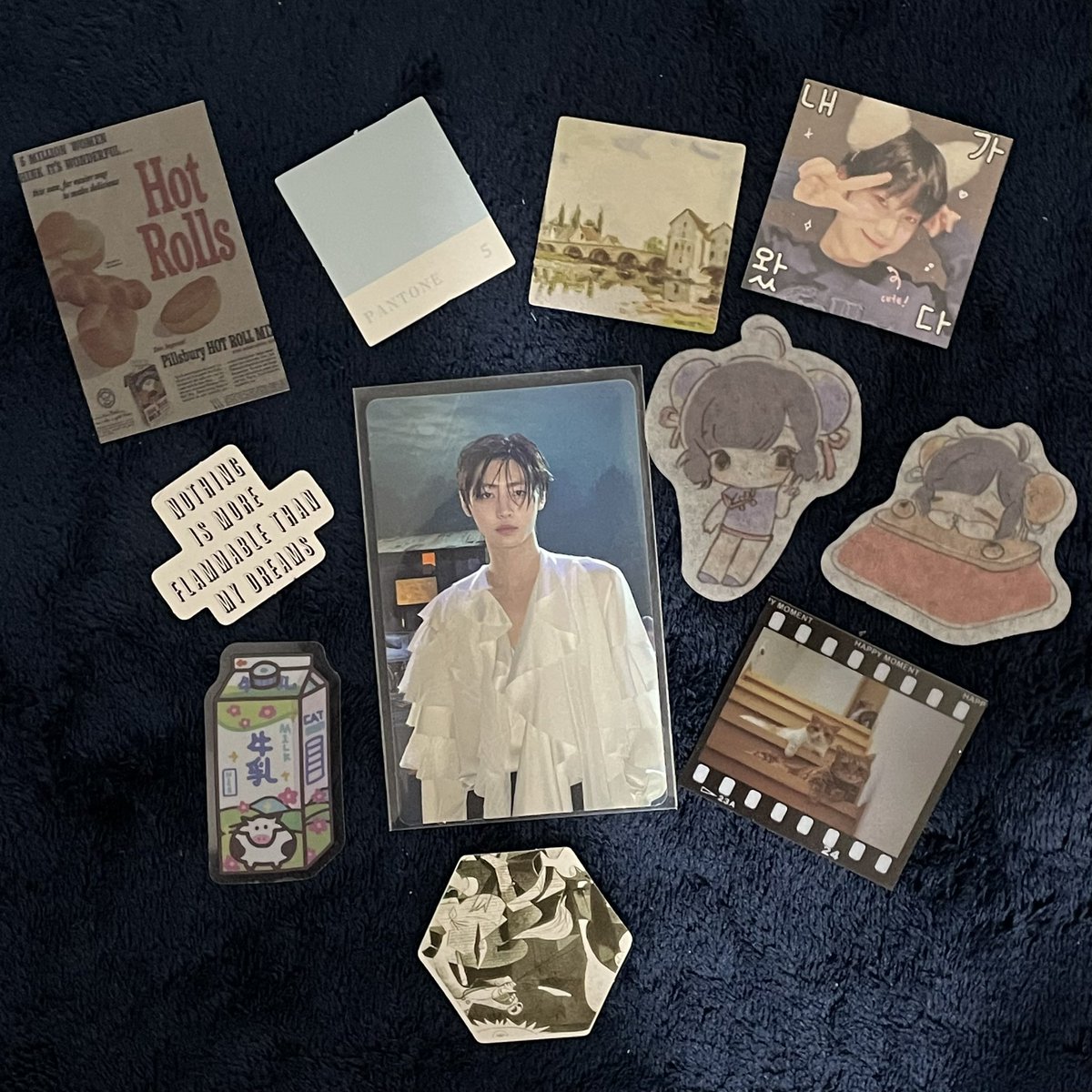 cesseyyyyyyyyyy's tweet photo. ༘ 💌 𓐄 happy #cessymail .ᐟ 

Hi, @pndkrmtrds! Thank you for letting me adopt sunghoon db message pc!! may katabi na tuloy si sunoo GAKAGAJAHHQ. Super secured din ng packaging. Tysm ulit!

Thank you also sa cute freebies! https://t.co/FVCFfKAFaW