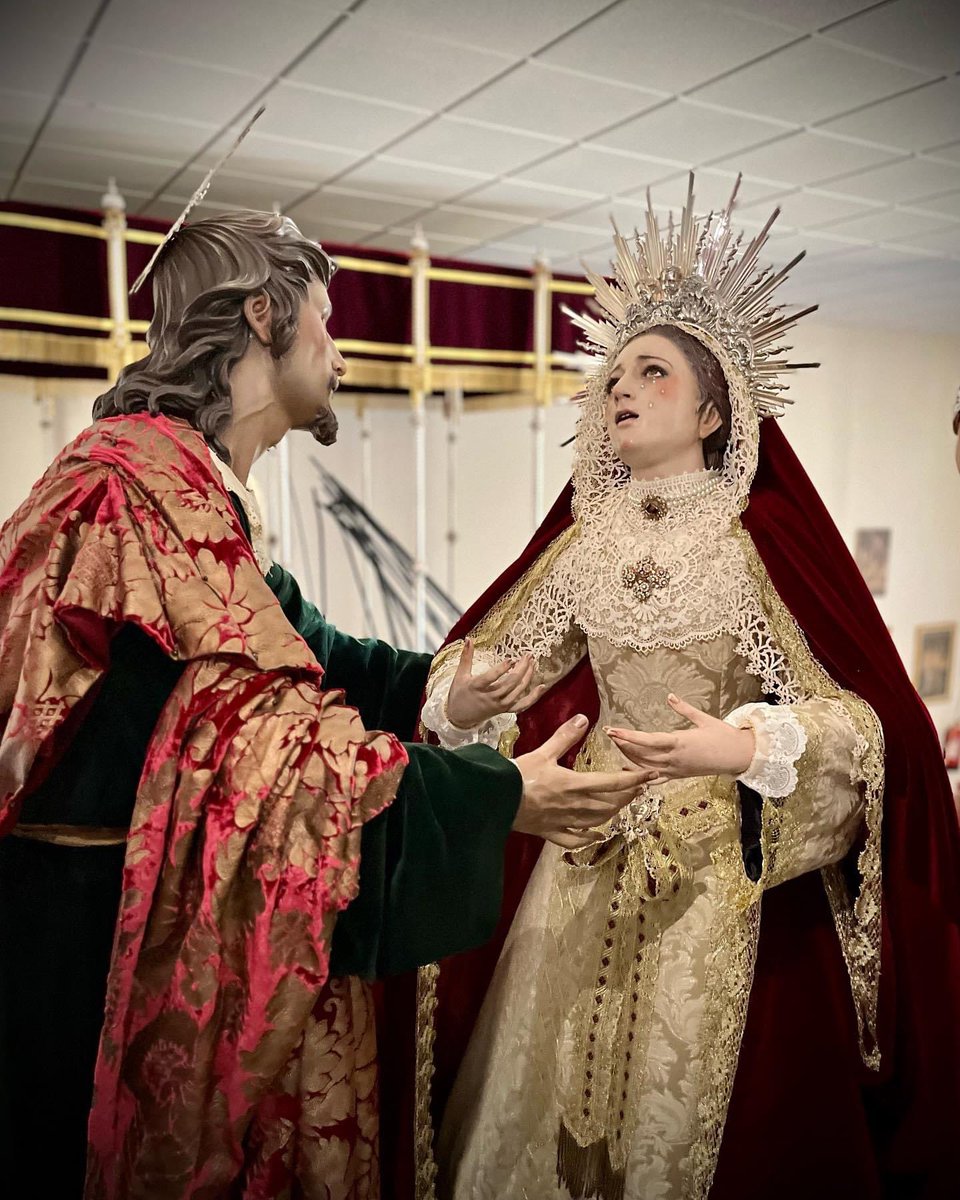 VESTIMENTAS| Ntra Sra de las Lágrimas y San Juan Evangelista ya se presentan con sus vestimentas de salida para el próximo Martes Santo.

Vestidor <a href="/AlvaroAbrilVela/">Álvaro Abril Vela</a>