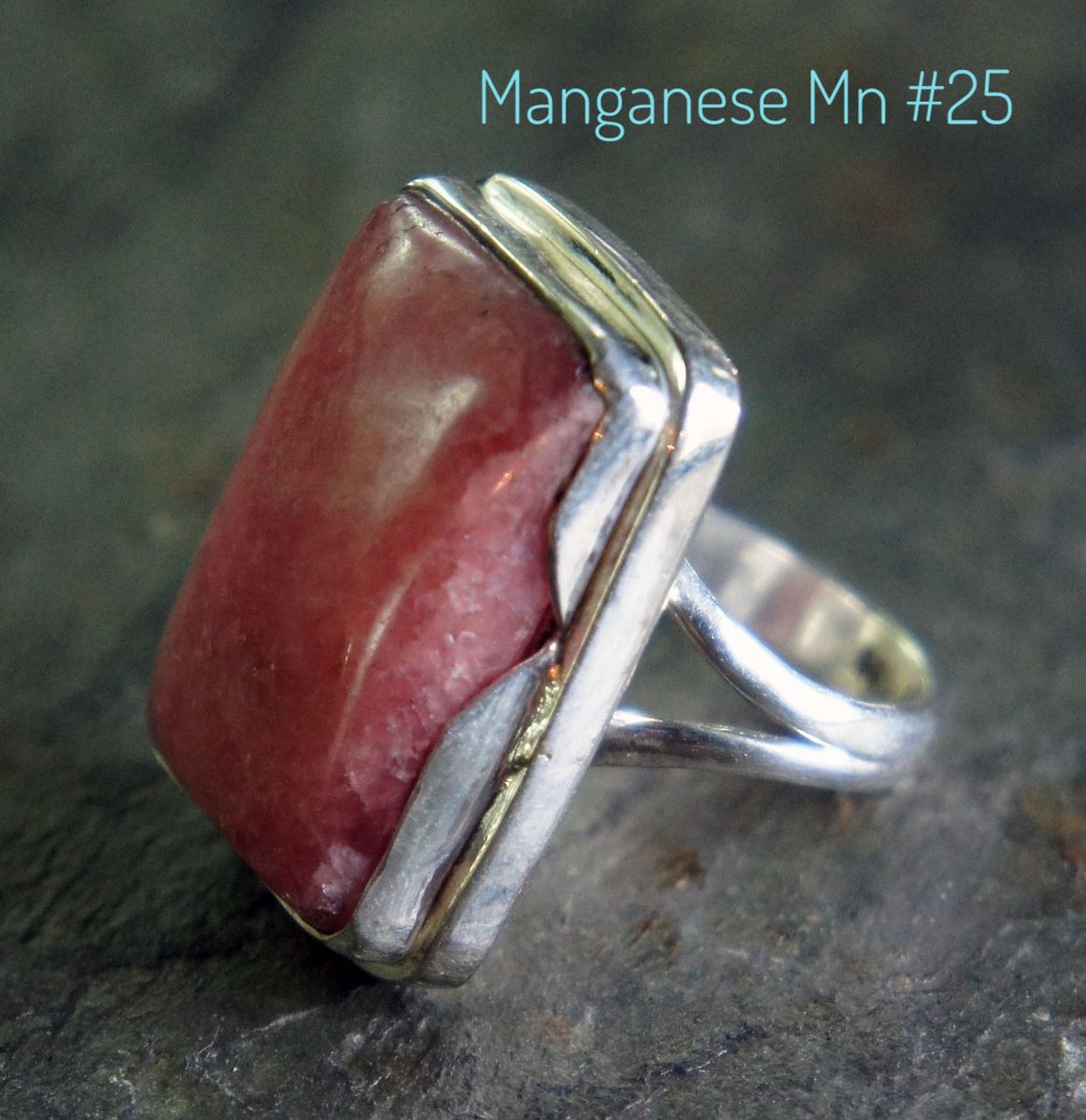 operachem's tweet photo. #manganese utile all'industria #siderurgica (che usa il 90% del Mn prodotto) e al corpo umano nella coagulazione del #sangue ,regolazione del #metabolismo e formazione del tessuto #connettivo #25 #stupefacente #questaèchimica #chimicachallenge #chimica https://t.co/U4JsdlxVFi https://t.co/s56iXLvxnD