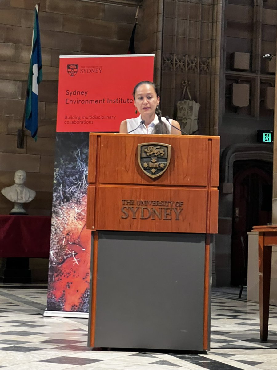 A wonderful evening in the great hall tonight for the Iain McCalman lecture by Sophie Chao on multispecies mourning. @SEI_Sydney @danycelermajer @Sydney_Uni