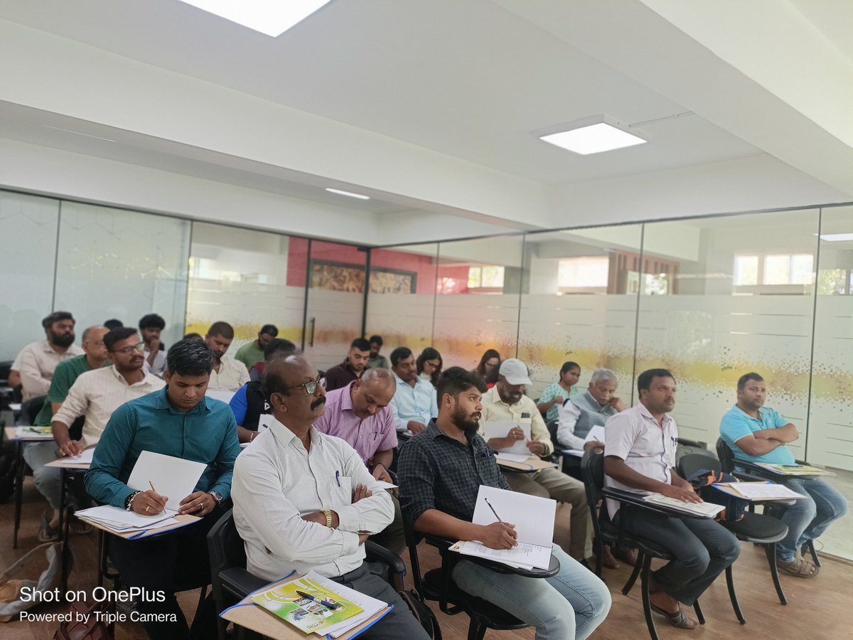 Shri B.K Shivakumar, MD VTPC, flagged off the 120th edition of the Six Days Export Management Training Program (EMTP) this morning at VTPC Training Hall, Bengaluru. He inspired prospective exporters to harness the immense potential offered by the State to excel in exports.