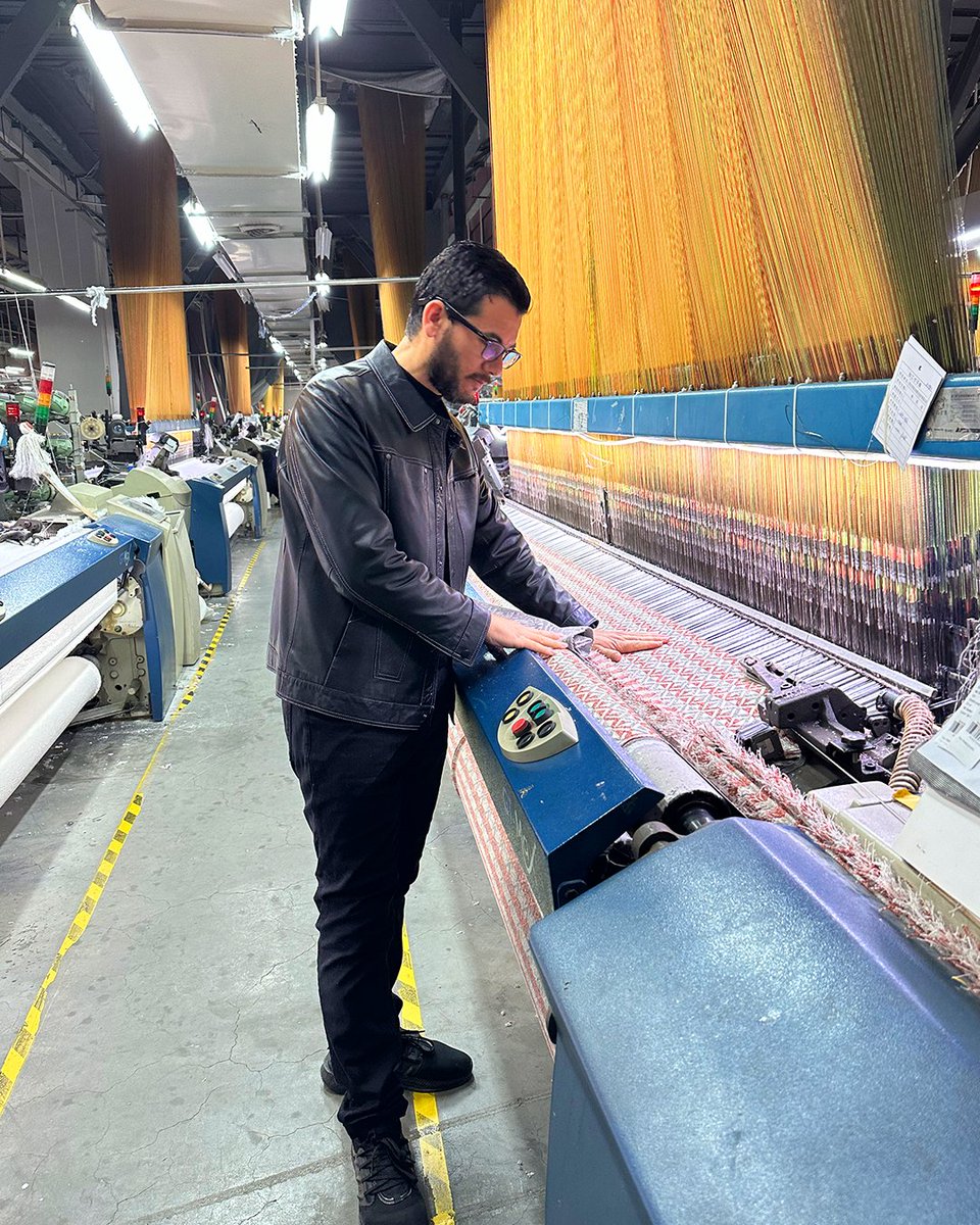 AlNassajTextile's tweet photo. 🌙✨ بسم الله الرحمن الرحيم، وبه نستعين، وعلى بركة الله نبدأ
مع أول أيام شهر رمضان الكريم، تتجدد فينا الآمال وتتعاظم العزائم، ونحن نستقبل هذه الأيام المباركة بقلوب مفعمة بالإيمان والرجاء.
إن شهر رمضان ليس مجرد زمن للصيام والقيام فحسب، بل هو فرصة عظيمة للتجديد والإنجاز والعمل. فلنجعل من هذا الشهر الفضيل شهر الإنتاج والتقدم والنجاح. لن يكون شهر الكسل أو النوم، بل شهر العمل المتواصل والسعي نحو الأهداف بكل إصرار وتفاؤل. 💪✨

كل عام وأنتم بخير، ورمضان كريم. نسأل الله أن يتقبل منا ومنكم صالح الأعمال، وأن يجعلنا من عتقائه من النار.
فادي الأحمد رئيس مجلس ادارة مجموعة النساج

#رمضان_كريم