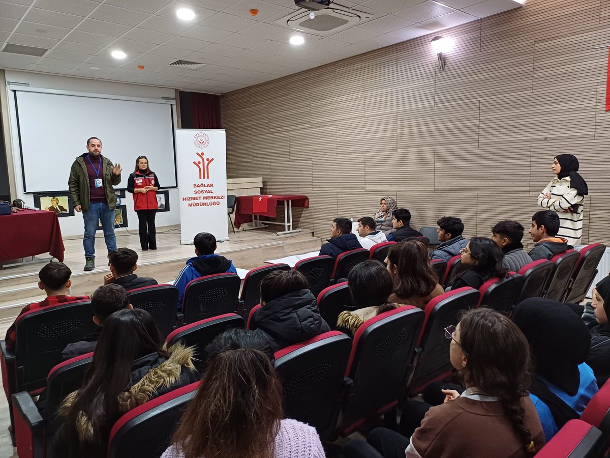 BaglarKaymakam's tweet photo. Kaymakamlığımızca başlatılan "Mutlu Birey, Mutlu Aile, Mutlu Bağlar" projesi kapsamında 22 okulumuzda, 7920 öğrencimize, kadına yönelik şiddetle mücadele, Kades uygulaması,  ailenin korunmasi ve kadına karşı şiddetin önlenmesine dair farkındalık eğitimi verilmiştir. #bağlar https://t.co/cYPapbhwXl