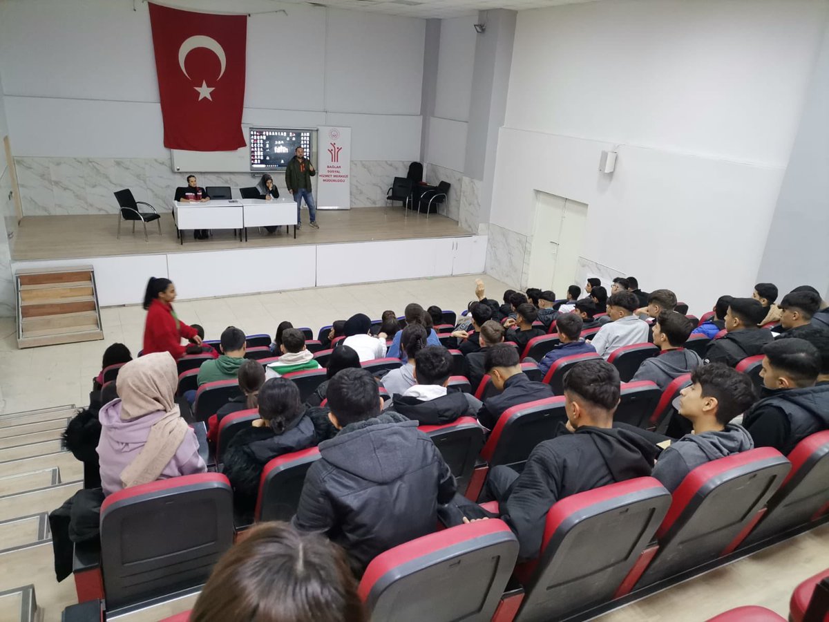 BaglarKaymakam's tweet photo. Kaymakamlığımızca başlatılan "Mutlu Birey, Mutlu Aile, Mutlu Bağlar" projesi kapsamında 22 okulumuzda, 7920 öğrencimize, kadına yönelik şiddetle mücadele, Kades uygulaması,  ailenin korunmasi ve kadına karşı şiddetin önlenmesine dair farkındalık eğitimi verilmiştir. #bağlar https://t.co/cYPapbhwXl