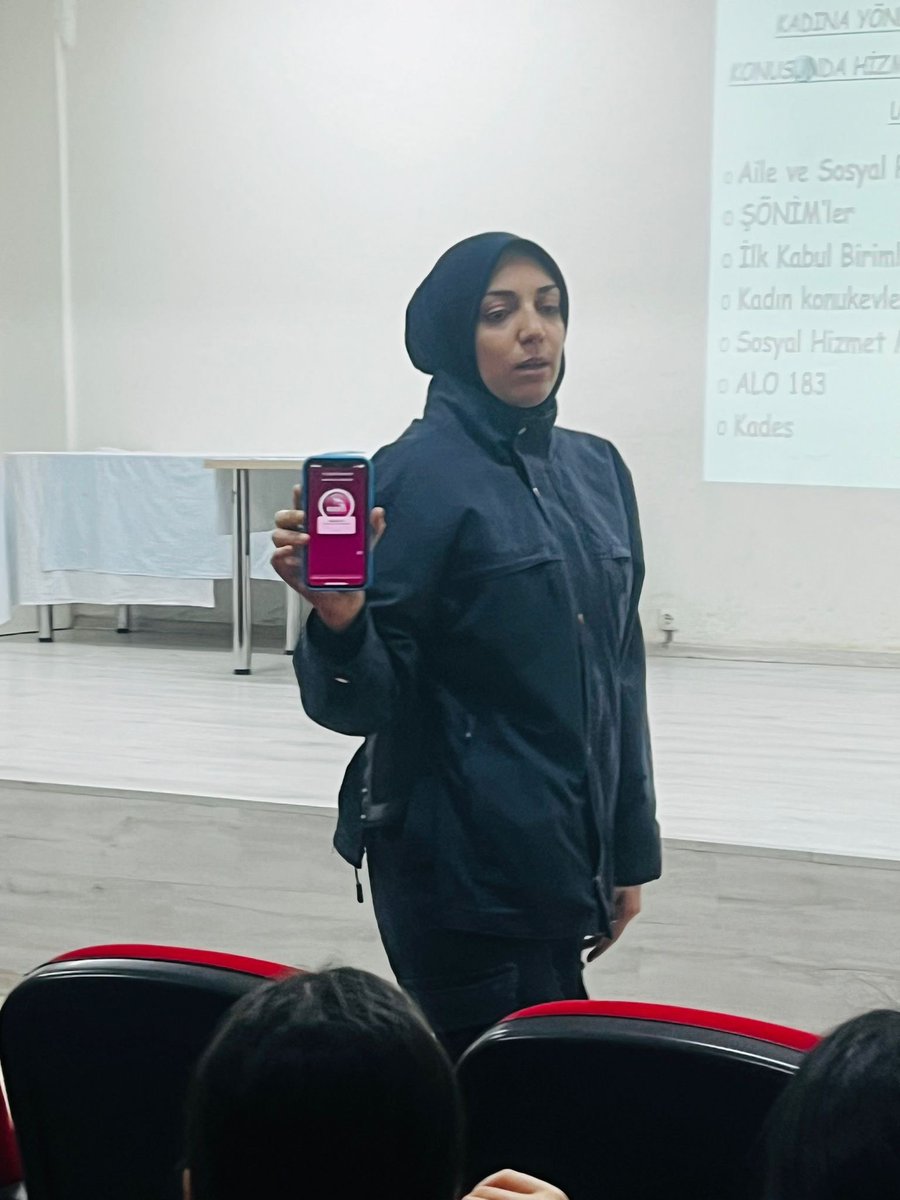 BaglarKaymakam's tweet photo. Kaymakamlığımızca başlatılan "Mutlu Birey, Mutlu Aile, Mutlu Bağlar" projesi kapsamında 22 okulumuzda, 7920 öğrencimize, kadına yönelik şiddetle mücadele, Kades uygulaması,  ailenin korunmasi ve kadına karşı şiddetin önlenmesine dair farkındalık eğitimi verilmiştir. #bağlar https://t.co/cYPapbhwXl