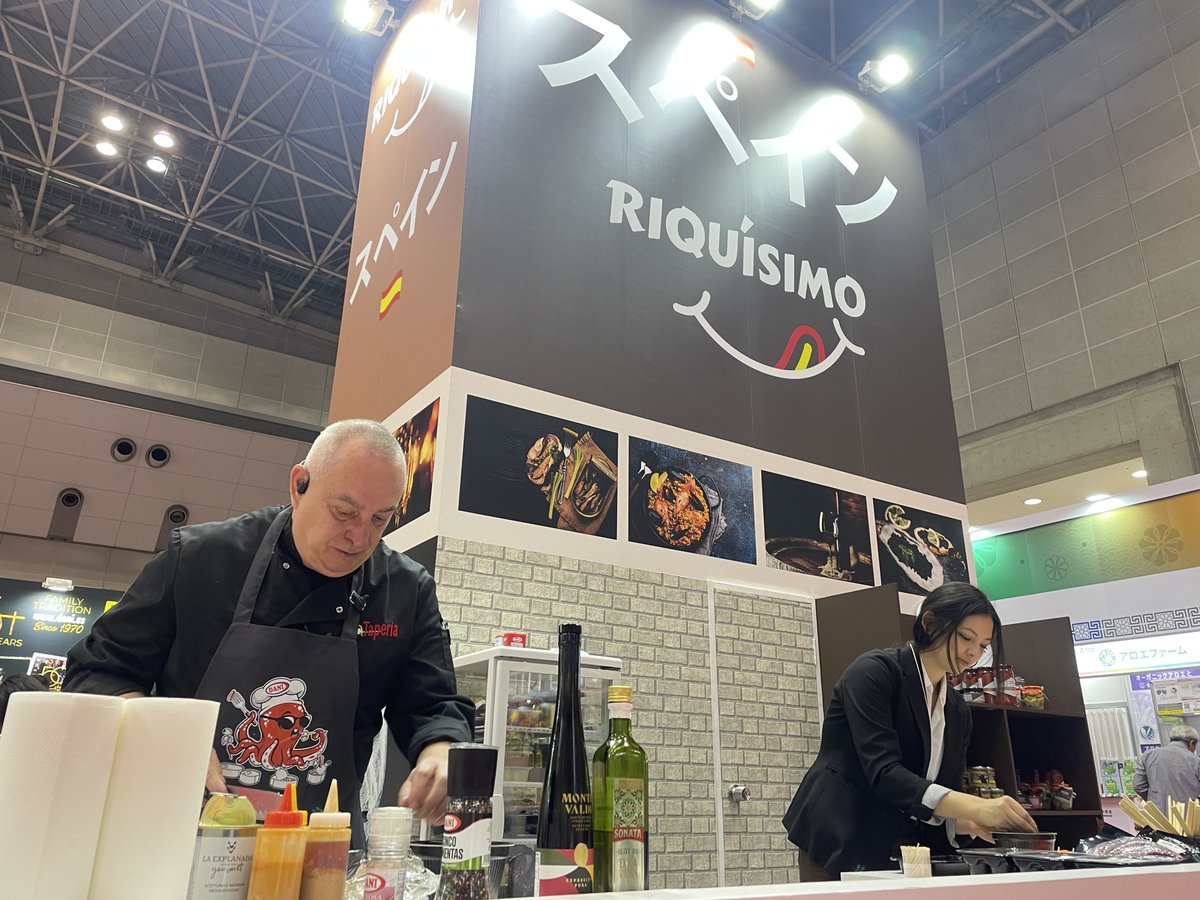 spccjapan's tweet photo. 3/5～8の間、東京ビッグサイトでFOODEX Japan2024が開催されました🙌

スペインの味を日本に紹介するべく出展した当会企業会員の@aceitesmaeva、@felixsolisgrupo、@Osborne_es、Riquísimo社の貢献に感謝です👏

#foodex #ヨーロッパ #スペイン #ワイン #オリーブオイル #グルメ #輸入食品 #商工会議所 https://t.co/FLqASt2aIn