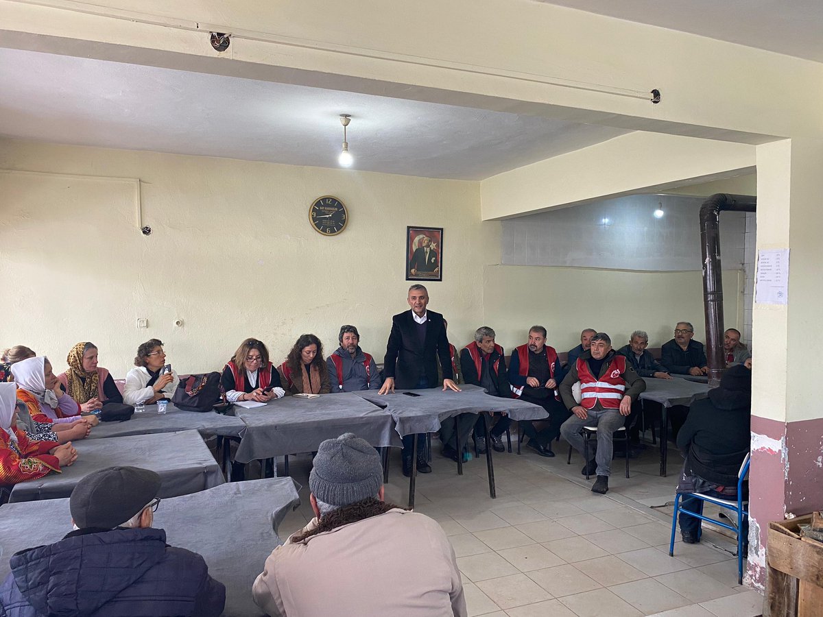 tiptokat's tweet photo. Kınık Belediye Başkan Adayımız Edip Koşar ve Toplumcu Mühendisler Kınık, Yuvaköy ve Gevrek halkının istekelerini ve beklentilerini, akıl ve bilimin verileriyle çözecek projeler geliştirmeye devam ediyor. https://t.co/VinIoFhGiM