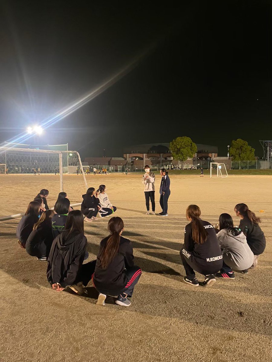 flippppppag's tweet photo. 練習風景の紹介です
練習では男女混合で楽しくサッカーをして、その後は男女で分かれて、男子はバチバチに女子は楽しく体を動かします
軽く運動をしたい人、しっかりサッカーやりたい人どちらも大歓迎です！！
 #春から文教
 #文教大学越谷キャンパス 
 #文教大学足立キャンパス https://t.co/vCyrtwFPHC