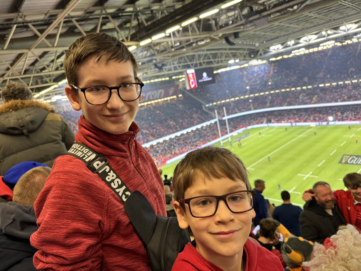 Laura Smith tweet media