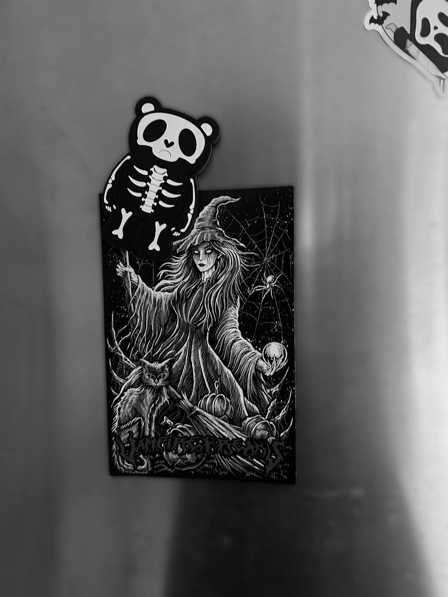 VampireFreaks's tweet photo. Did you know we sell rubber magnets of some of yer fave spooky VF characters & creatures? This awesome pic of our Grumpy Bones Bear Rubber Magnet comes from @sarahlashe !
#Goth #GrumpyBonesBear #Spooky #Gothic #VampireFreaks https://t.co/Wc4pdwuIv5