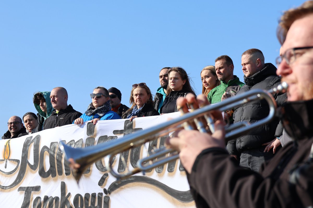 AS_Czestochowa's tweet photo. W ubiegłą sobotę minęła 5 rocznica przedwczesnej śmierci Naszego Kolegi sierż. Tomasza Marinova.

Ludzie i więzy Nas łączące to wartość, o której łatwo zapominamy… https://t.co/hxBPO1q24C