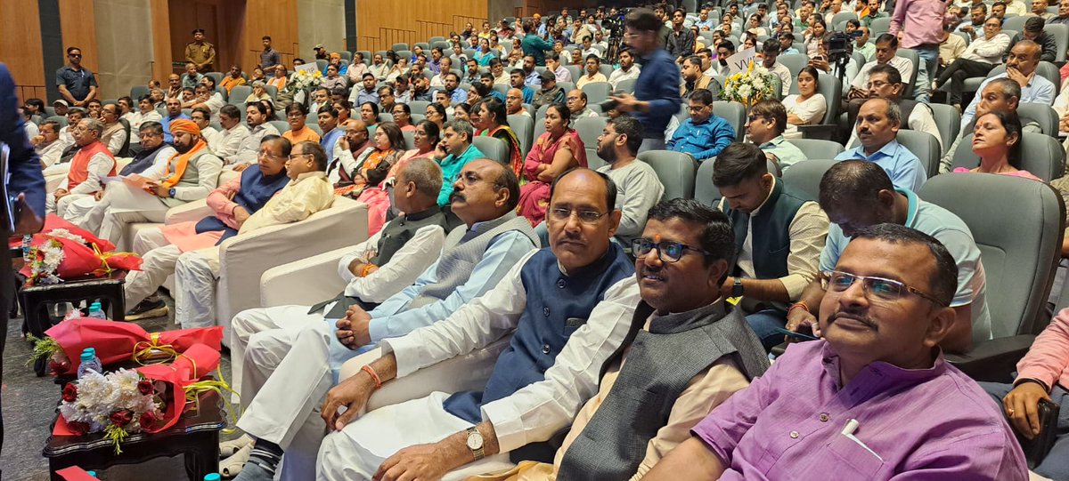 schaurasiabjp's tweet photo. "विकसित बिहार से ही बनेगा विकसित भारत"

आज देश के यशस्वी प्रधानमंत्री आदरणीय श्री Narendra Modi  जी ने 1 लाख करोड़ रुपए से अधिक की 114 सड़क परियोजनाओं का लोकार्पण और शिलान्‍यास किया। इस कार्यक्रम में सम्मिलित हुआ। 
#PragatiKaHighway 
#Modiji4Bihar 
#NDADevelopingBihar https://t.co/0hwcuOpQtR