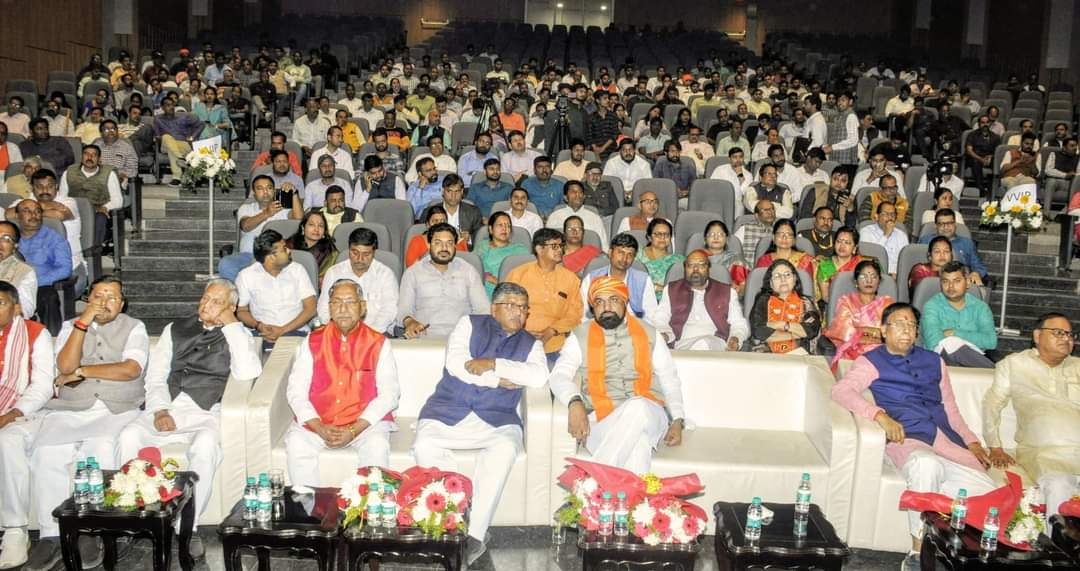 schaurasiabjp's tweet photo. "विकसित बिहार से ही बनेगा विकसित भारत"

आज देश के यशस्वी प्रधानमंत्री आदरणीय श्री Narendra Modi  जी ने 1 लाख करोड़ रुपए से अधिक की 114 सड़क परियोजनाओं का लोकार्पण और शिलान्‍यास किया। इस कार्यक्रम में सम्मिलित हुआ। 
#PragatiKaHighway 
#Modiji4Bihar 
#NDADevelopingBihar https://t.co/0hwcuOpQtR