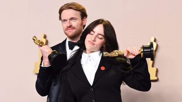 #Oscars2024 En İyi Özgün Şarkı: Barbie - What Was I Made for? (Billie Eilish, Finneas O’Connell) #Oscar x.com/filmelestirmen…