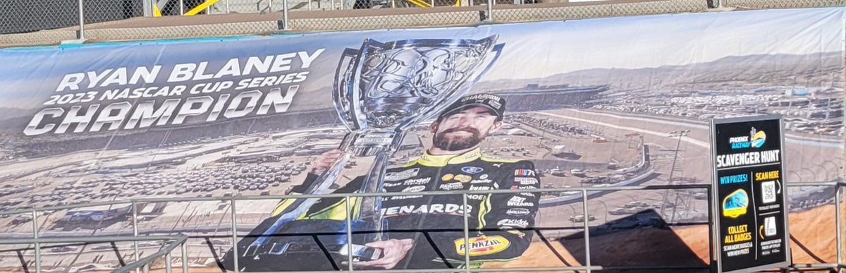 This was another thing that caught my eye this weekend @phoenixraceway . This was a cool reminder of last November for @Blaney and his fans...🏆 #2023NASCARChampionship