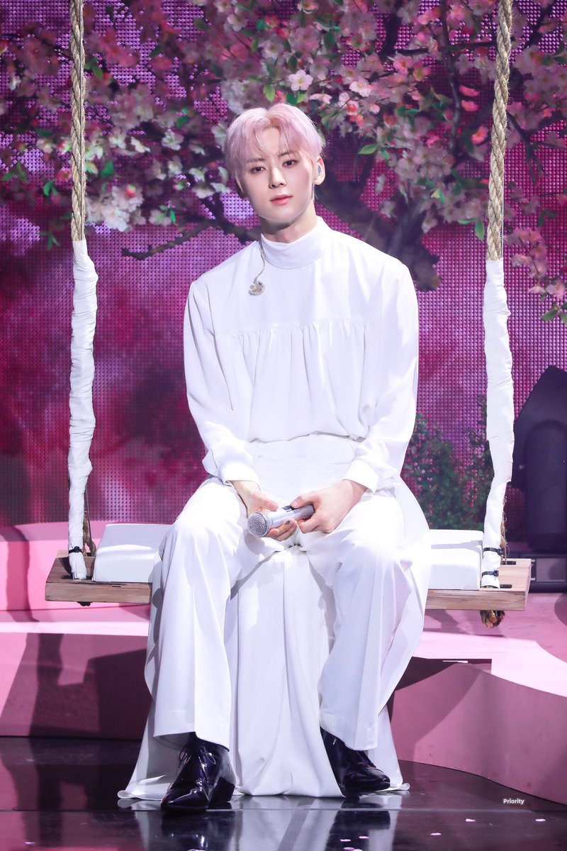 Priority89's tweet image. 240310 👼

#황민현 #HWANGMINHYUN 
#민현 #MINHYUN #도원결의