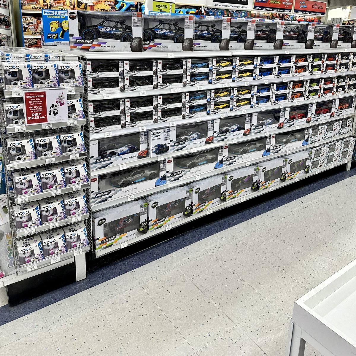 T3XACAN0's tweet image. Updated the Addo Xceler8 R/C aisle (added more 1:24 R/C vehicles) 🎮🚗🚙🏁 
(🔋Batteries not included)
📸: TAKEN: DECEMBER 5, 2023
📌: POST: MARCH 10, 2024
#toysruscanada #sherway #vehicles #rexclusive #remotecontrol #rc #addo #addoplay #xceler8 #rallypanther #bugattichiron