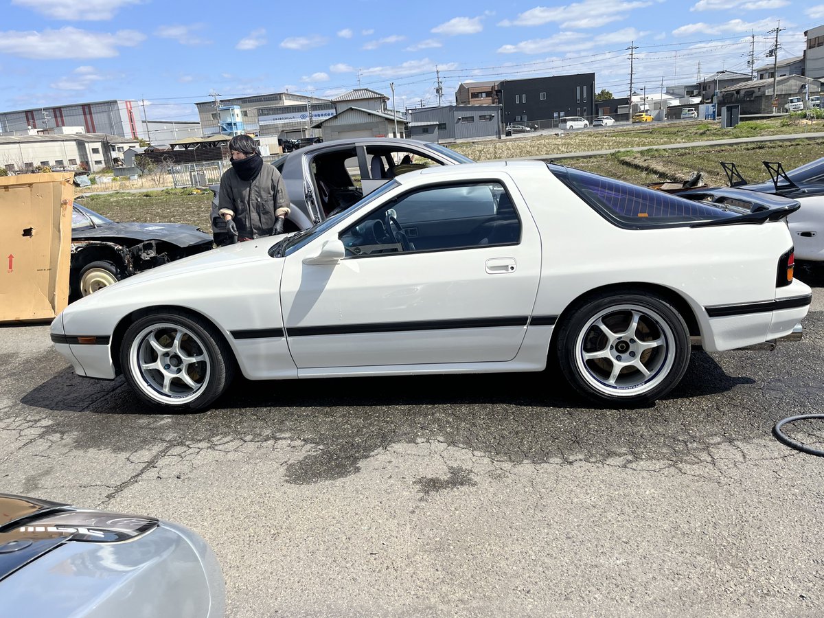 feed_fujita_eng's tweet photo. 無事納車完了です😊
見た目とエンジンルームのギャップがヤバイ‼️ https://t.co/OEr5i0cZWE
