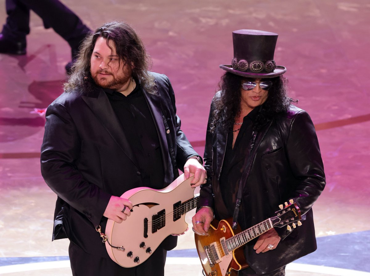 Slash y Wolf Van Halen en los Oscar 2024. 

Un grande Slash, voló terminando su show de Seúl, Corea a Los Angeles solo para presentarse en los Oscar y de inmediato regresar para su siguiente show con SMKC en Manila, Filipinas. 

Gracias por la foto a <a href="/TheAFDPodcast/">Appetite For Distortion🎙️</a>