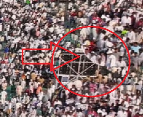 naralokesh's tweet photo. ఆంధ్రప్రదేశ్ సియం ఏకంగా మార్ఫింగ్ ఫోటోలు వేసి, నా మీటింగ్ కి ప్రజలు వచ్చారు అని చెప్పుకోవటం దేశ చరిత్రలో ఎప్పుడైనా చూసారా ? డ్రోన్ షార్ట్స్ తో, గ్రీన్ మ్యాట్ తో నిన్న దొరికిపోయారు. అందుకే, ఇప్పుడు ఏకంగా ఫోటోలు మార్ఫింగ్ చేసి వదిలారు 

https://t.co/ZOINDoYj72
ఈ ఫోటోని, ఎలా మార్ఫింగ్ చేసి. ప్రజలను మభ్య పెట్టాడో చూడండి.

జగన్.. నీకు ప్రజల మద్దతు లేదు. నువ్వు ఎంత మభ్య పెట్టాలని చూసినా, ఎన్ని చీప్ ట్రిక్స్ వేసినా, ప్రజలు నిన్ను చిత్తు చిత్తుగా ఓడించటం ఖాయం.

#VFXPartyYSRCP
#SiddhamFlopShow 
#GreenMatSiddham
