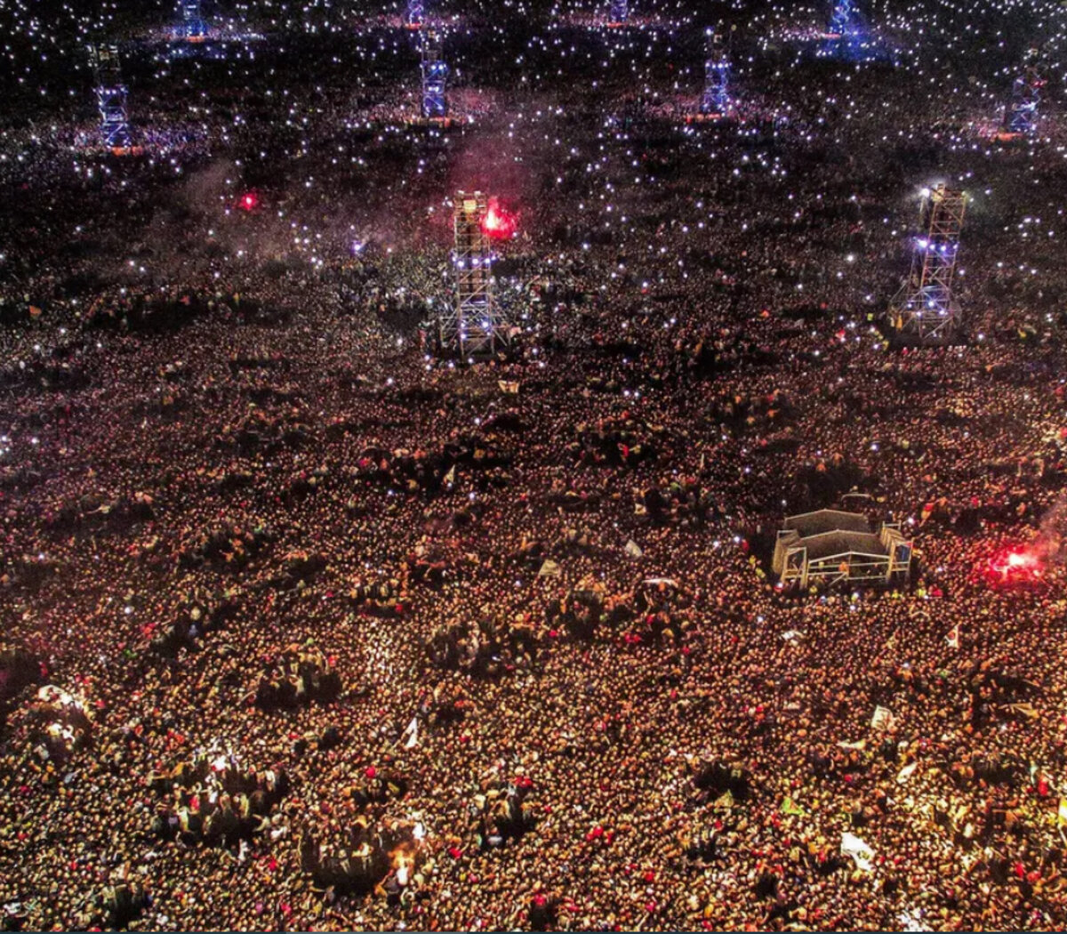 Noti_Ayer's tweet image. Un 11 de Marzo pero del año 2017 en la ciudad de Olavarría, se llevó a cabo uno de los recitales más legendarios de la historia del país y que posteriormente se convertiria en historia de la música nacional.