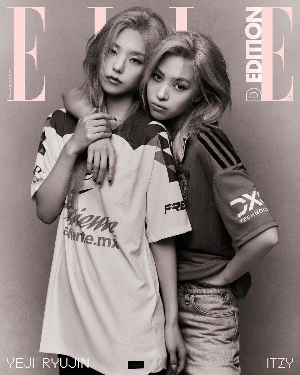 yejbii's tweet image. Our hair’s all tousled, exuding that fierce and powerful vibe! Plus, throwin’ on those jerseys amps up the 𝒔𝒑𝒐𝒓𝒕𝒚 𝒗𝒊𝒃𝒆𝒔 even more. 🏈 Don’t even get me started on those droopy eyes: Ryujin and I are unleashing a whole new level to totally steal the spotlight! ⋆ 𐙚 ₊