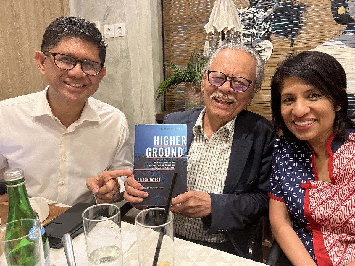 What a great way to end a week of intense #anticorruption work in #Indonesia Dinner with 3 stars - @LaodeMSyarif, Pak Erry Riyana and @cynthia_gabriel - who are playing big roles in SE Asia at a tricky time Perhaps they'll be inspired by @FollowAlisonT 's book, Higher Ground