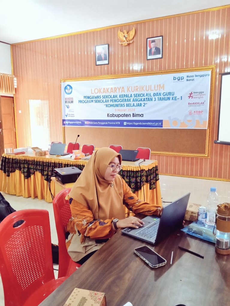 pusppa23's tweet photo. Karier meningkat, dapat pasangan yang super duper baik &amp; sabar. Mashaallah perjalanan hidup, tahun 2024 full senyuman 💕 https://t.co/Bh9sQWX5BI