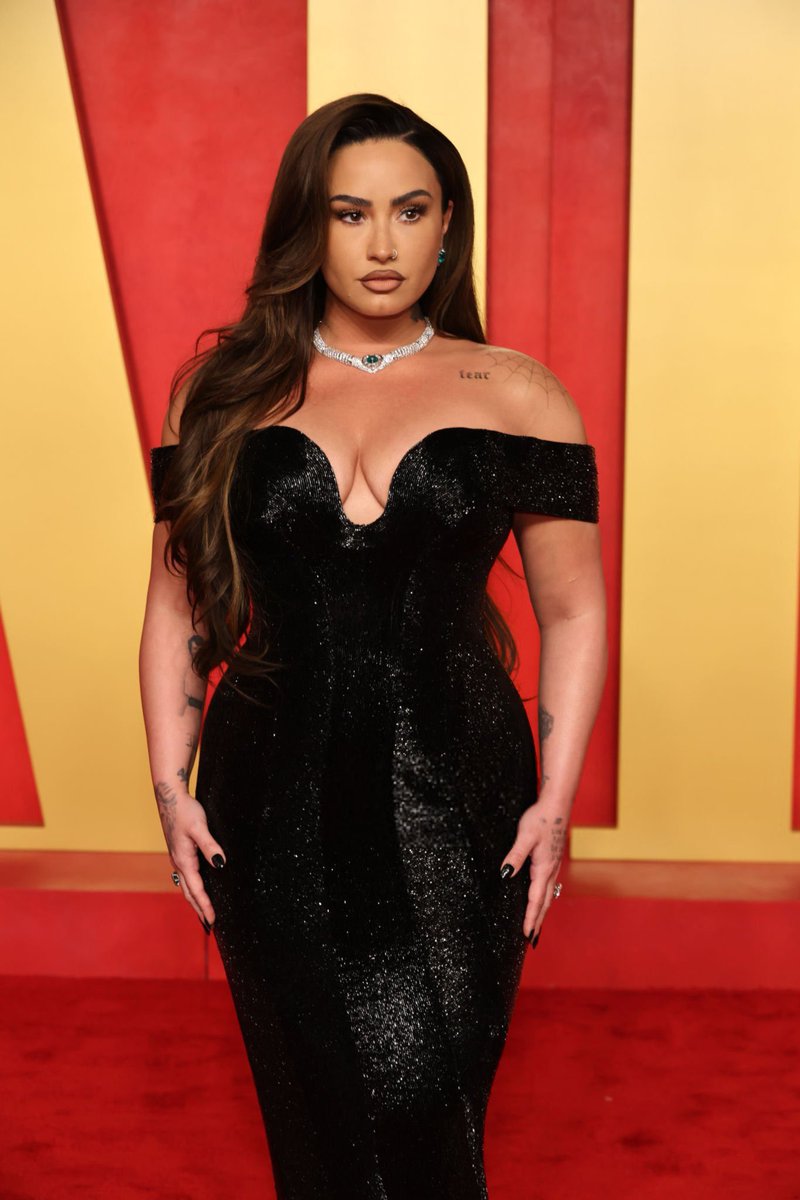 Demi Lovato stuns at the 2024 Vanity Fair #Oscars party.