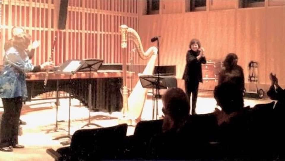 PeriMauer's tweet photo. March 10, 2020
#throwback #concert #bardcollege #dacapochamberplayers #newmusic #composer #flute #harp #marimba #perimauermusic https://t.co/5r6WqmlrYh