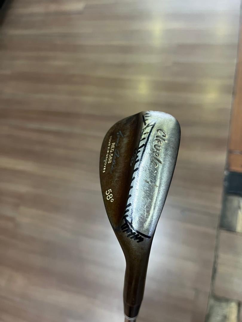 hidegolf_my's tweet photo. ウェッジのソールをマレーシアのTPS GOLFさんに削ってもらいました。削りのセンスと技術に感動👍
#マレーシアゴルフ
#ゴルフ #ゴルフレッスン #マレーシア #マレーシア移住 #テンプラーパーク #ゴルフスイング #golflesson #malaysiagolf #templerpark #malaysia #golf #golfswing https://t.co/ID8eGOBCUp