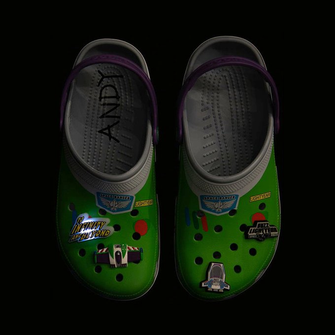JustFreshKicks's tweet photo. Toy Story x Crocs Clogs ‘Buzz Lightyear’

https://t.co/YGpaQP5kTD https://t.co/enBsVhhlfz