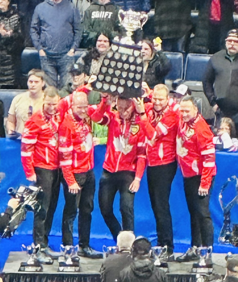 RoblynnFarms's tweet photo. A huge thank you to @AgGrowthIntl for an awesome @CurlingCanada #Brier2024 experience! 🥌 https://t.co/eAIufHTrJF