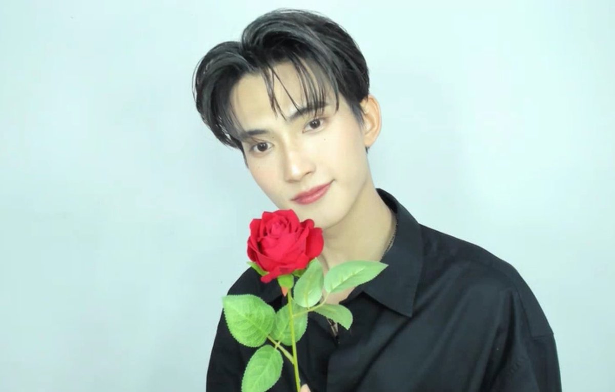 FirstLoveofc_'s tweet photo. ♥️🌹 @firstfh5 

#First_Chalongrat #รักแรกของเฟริสท์ https://t.co/V9QGgFqMJS
