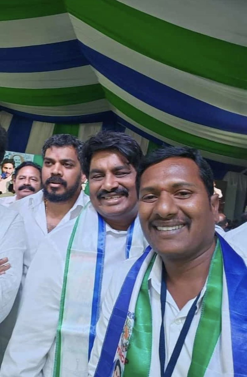 daddalanarayana's tweet photo. నాలుగోవ ఆఖరి సిద్ధం సభలో సీఎం@ysjagan sir తో నేను మా ysrcp కుటుంబసభ్యులు…
#SiddhamAddanki https://t.co/VDv8NWFMkr