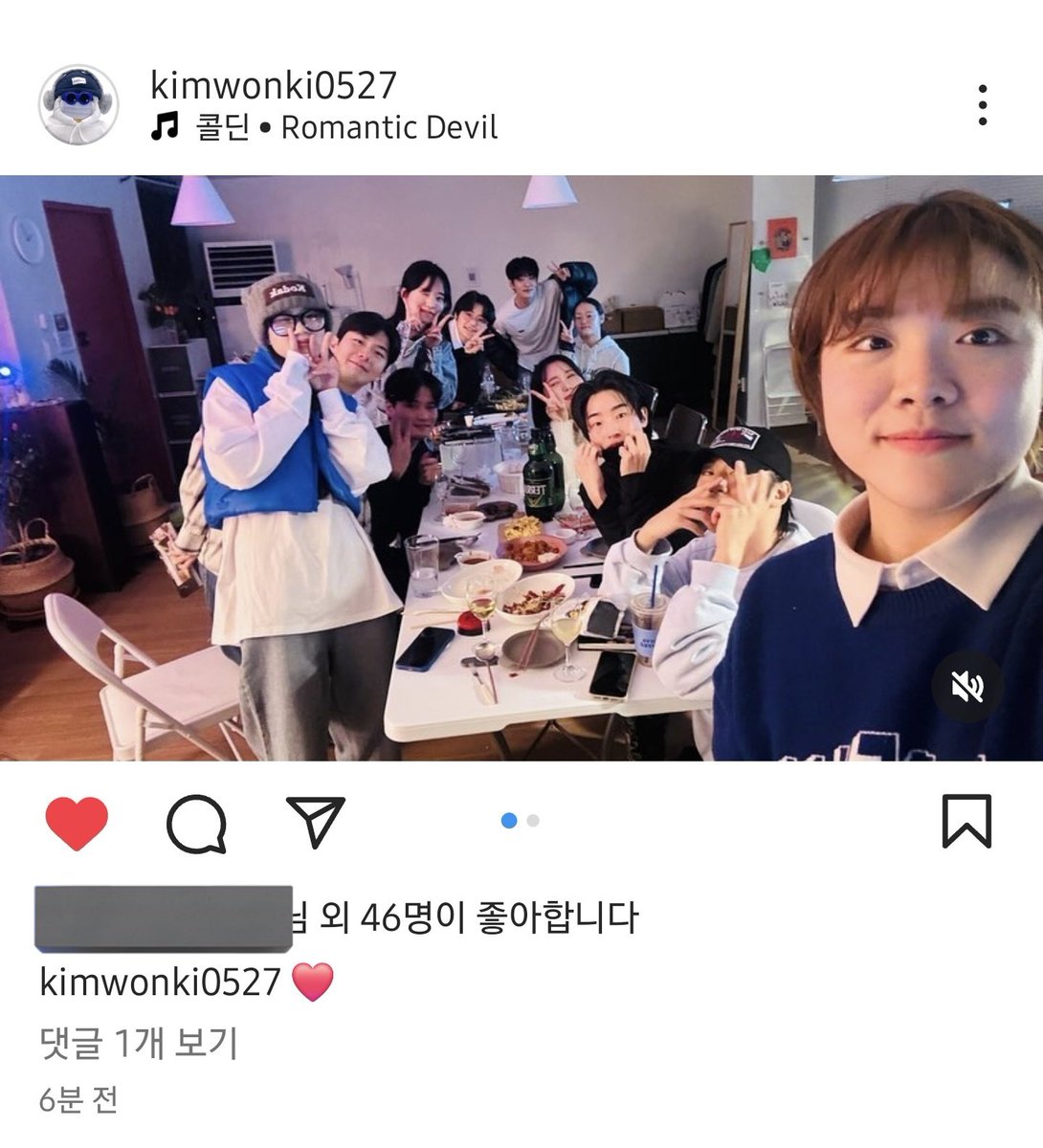 angelmon_Pp's tweet image. 240311 팀시에러!!!!
재챤이랑 셔함이랑!!! 박셔함작가님 책받는다구 모였어🥹🫶🩷!!!
맨뒤에 패딩 재챤이 + 맨앞에 검정모자 셔함이!!!!ㅠㅠㅠㅠ
#시맨틱에러 #semanticerror