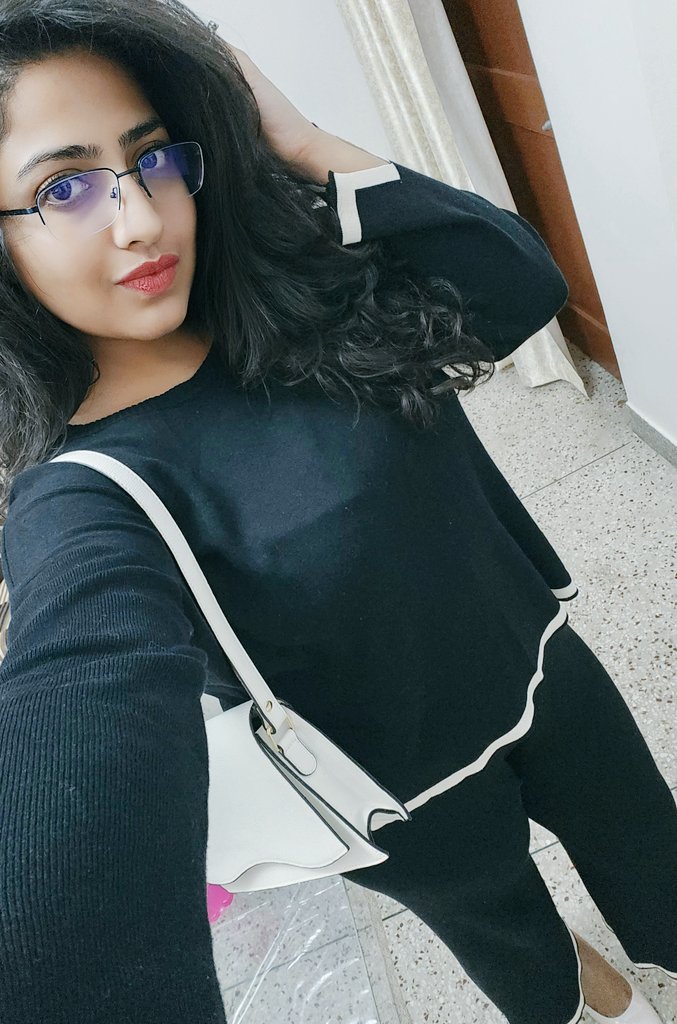 Gitanjlimathur's tweet photo. Yesterday....#OOTD #Black #blackandwhite #simpleyetbeautiful https://t.co/HGbHR65CDi