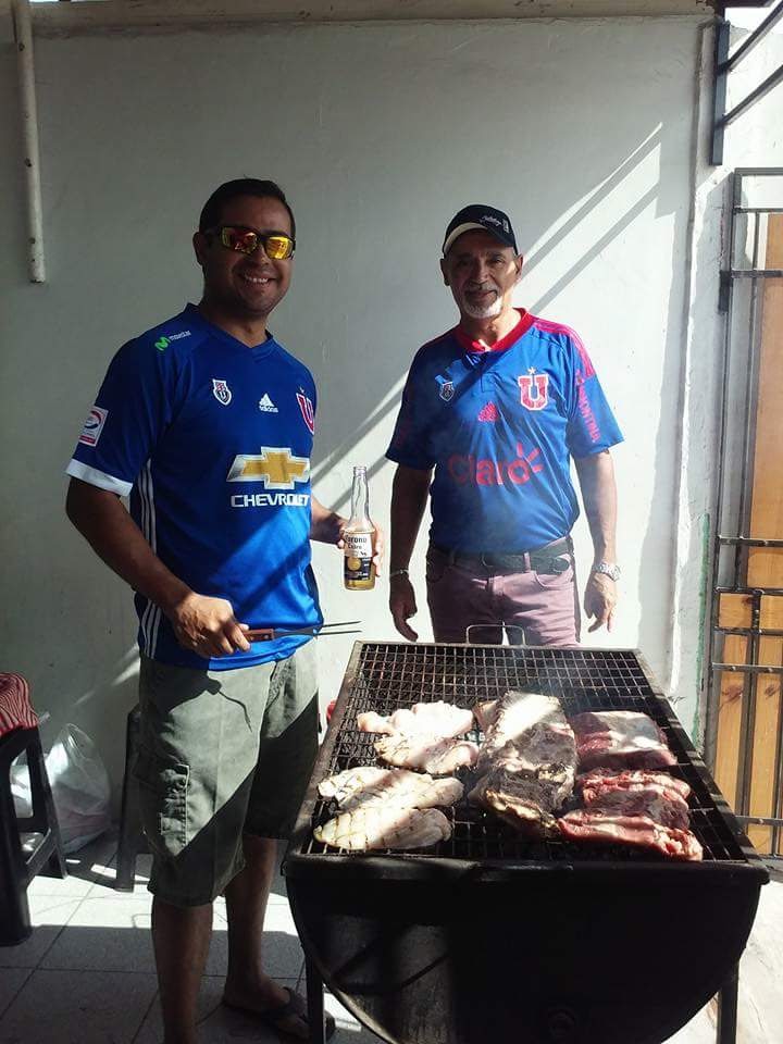 jlucero1982's tweet photo. Con mi viejito que hace 3 años nos dejo 🥺. Estés donde estés se que estas más feliz que la xu... Aguante la U #VamosLaU 🤘🤘🤘🤘 https://t.co/BLxPaq8Kff